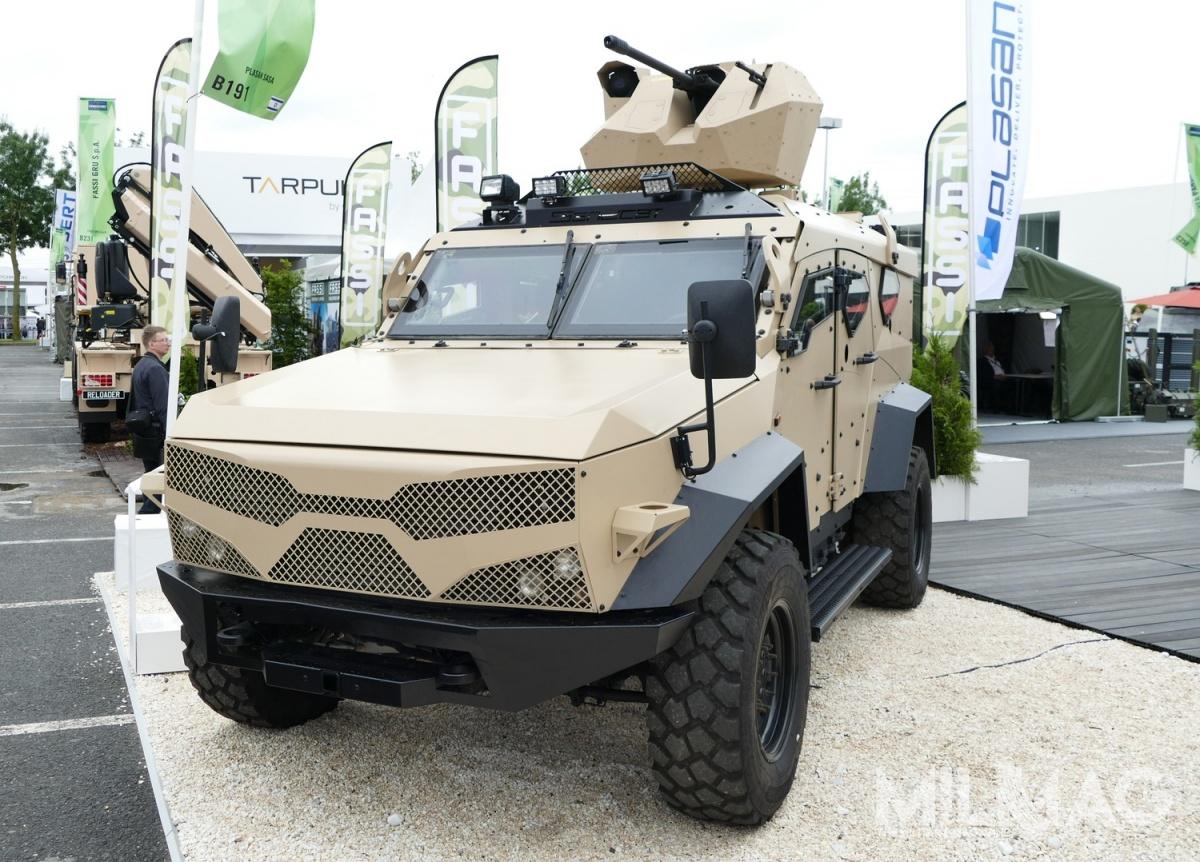 Zaprezentowany podczas targów Eurosatory 2018 minoodporny pojazd patrolowy Sand Cat M-LPV został wyposażony w zdalnie sterowany moduł uzbrojenia (zsmu) z 12,7-mm wkm i 7,62-mm km. /Zdjęcie: Remigiusz Wilk