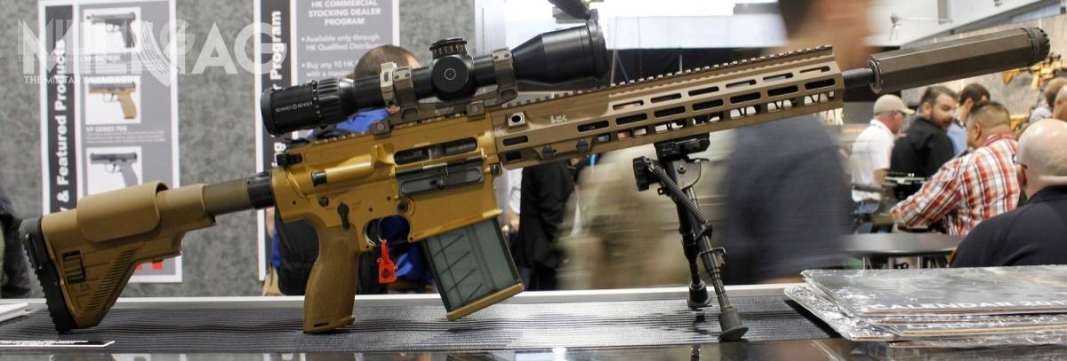 M110A1 SDMR ma długość 900/1010 mm (z kolbą złożoną/rozłożoną) i masę  3,96 kg (z pustym magazynkiem). Nowa broń jest lżejsza o 1,3 kg i krótsza o 60 mm od M110, które uzupełnia, a w dalszej perspektywie całkowicie zastąpi. Została wyposażona w manipulatory umieszczone po obu stronach komory spustowej, poprawiony mechanizm spustowy, nowe łoże Geissele z zespołem punktów montażowych H-LOK, jednoczęściowy montaż do optyki Geissele, celownik optyczny S&B PMII Ultra Short 3-20x50, tłumik dźwięku OSS i dwójnóg Harris / Zdjęcie: Celina Pawlik