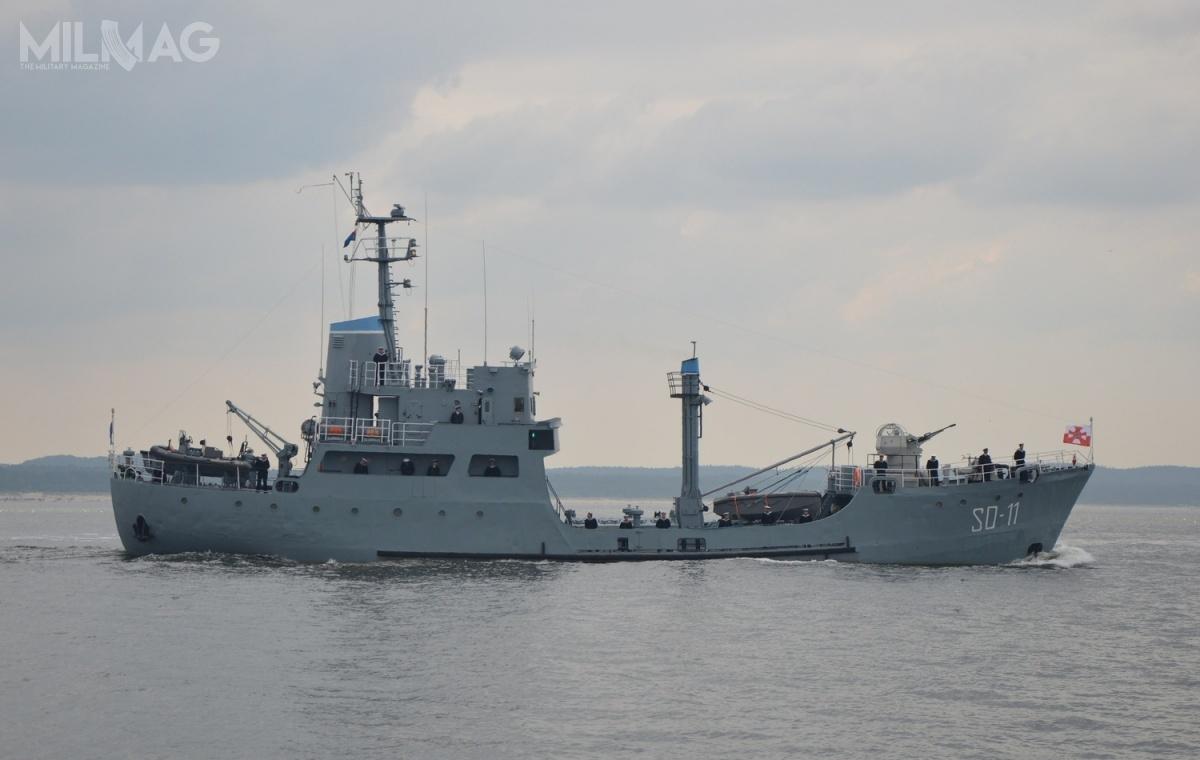 Marynarka Wojenna wykorzystuje dwie pływające stacje demagnetyzacyjne SD-11 i SD-13 projektu B208 (w kodzie NATO: Mrowka), które pozostają w służbie od 1971 i 1972 w 8. Flotylli Obrony Wybrzeża w Świnoujściu i 3. Flotylli Okrętów w Gdyni. Trzecią z nich, SD-12 wycofano i sprzedano w 2005 / Zdjęcie: Michał Szafran