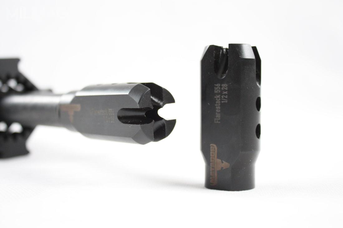 Matador Arms Flarestack pełni jednocześnie rolę tłumika płomieni, hamulca wylotowego i kompensatora. Wykonano go z jednego kawałka stali chromowo-molibdenowej.