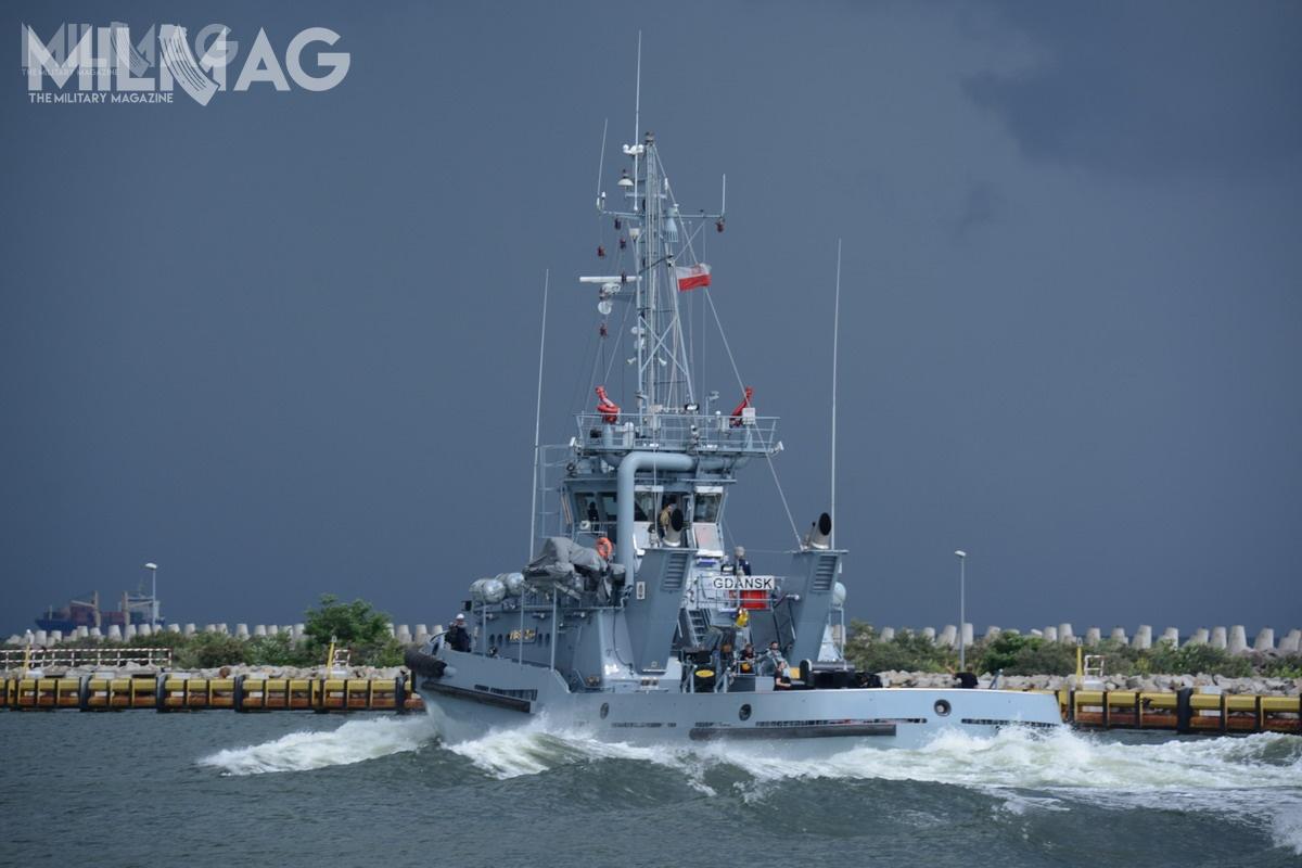 Początek drugiego tygodnia z próbami w morzu. Tego dnia  Mieszko po raz pierwszy wszedł do portu w Gdyni, a także holował inną jednostkę pływającą – zbiornikowiec ORP Bałtyk / Zdjęcia: Przemysław Gurgurewicz