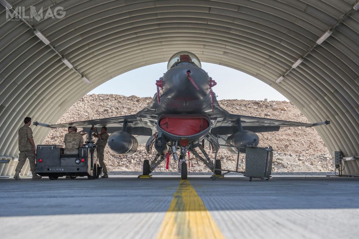 Poza 4 wielozadaniowymi samolotami bojowymi F-16 Belgia wyśle na Bliski Wschód ok. 100 żołnierzy. Personel wojskowy został już rozmieszczony w bazie wojskowej Muwaffaq Salti w Azraq w Jordanii oraz dowództwie wojsk koalicyjnych w Katarze / Zdjęcie: MO Belgii