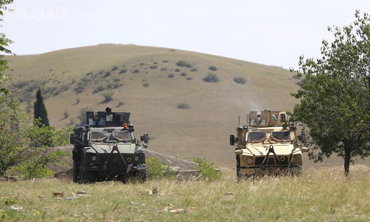 W symulowanej operacji antyterrorystycznej użyto m.in. pojazdy minoodporne M1240A1 M-ATV MRAP, które są w wyposażeniu JW Agat