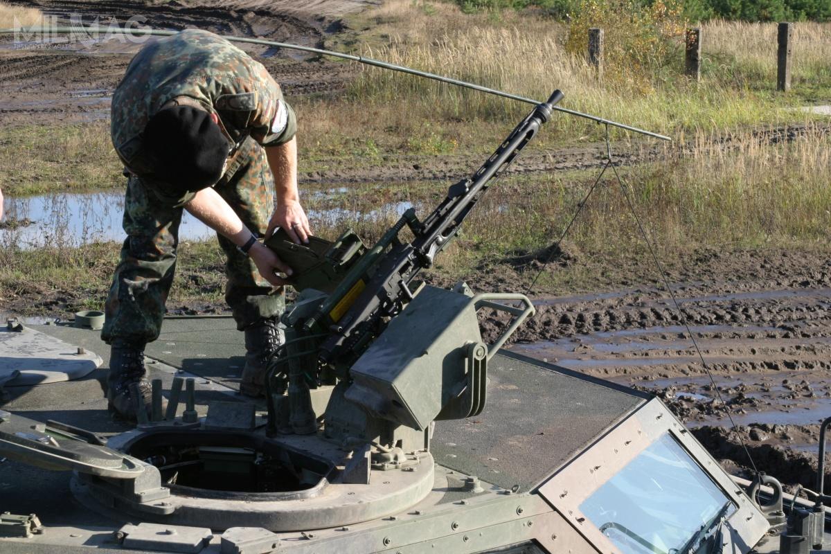 Zdalnie sterowane stanowisko uzbrojenia KMW typ 1530 zainstalowane na transporterze rozpoznania Fennek, uzbrojone w 7,62-mm karabin maszynowy Rheinmetall MG3A1. Niemiecka armia chce, aby zostały zmodyfikowane w taki sposób, aby można było na nich zamocować nową broń maszynową H&K MG5A1 / Zdjęcie: KMW