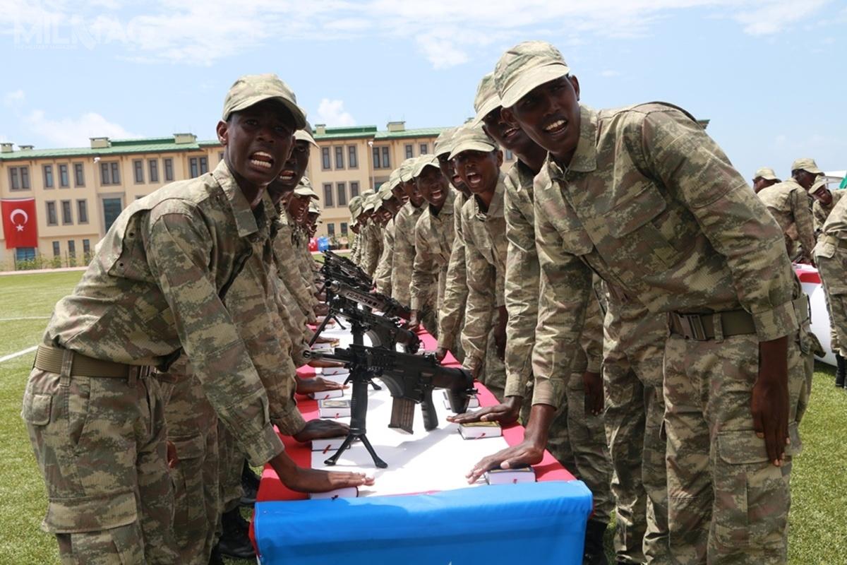 Karabiny MPT-76 trafiają na eksport - niewielką partię dostarczono do somalijskich jednostek (na zdjęciu Somalijczycy szkoleni w Turcji), 2,5 tys. tych konstrukcji kupiły też siły zbrojne Cypru Północnego / Zdjęcia: TSK