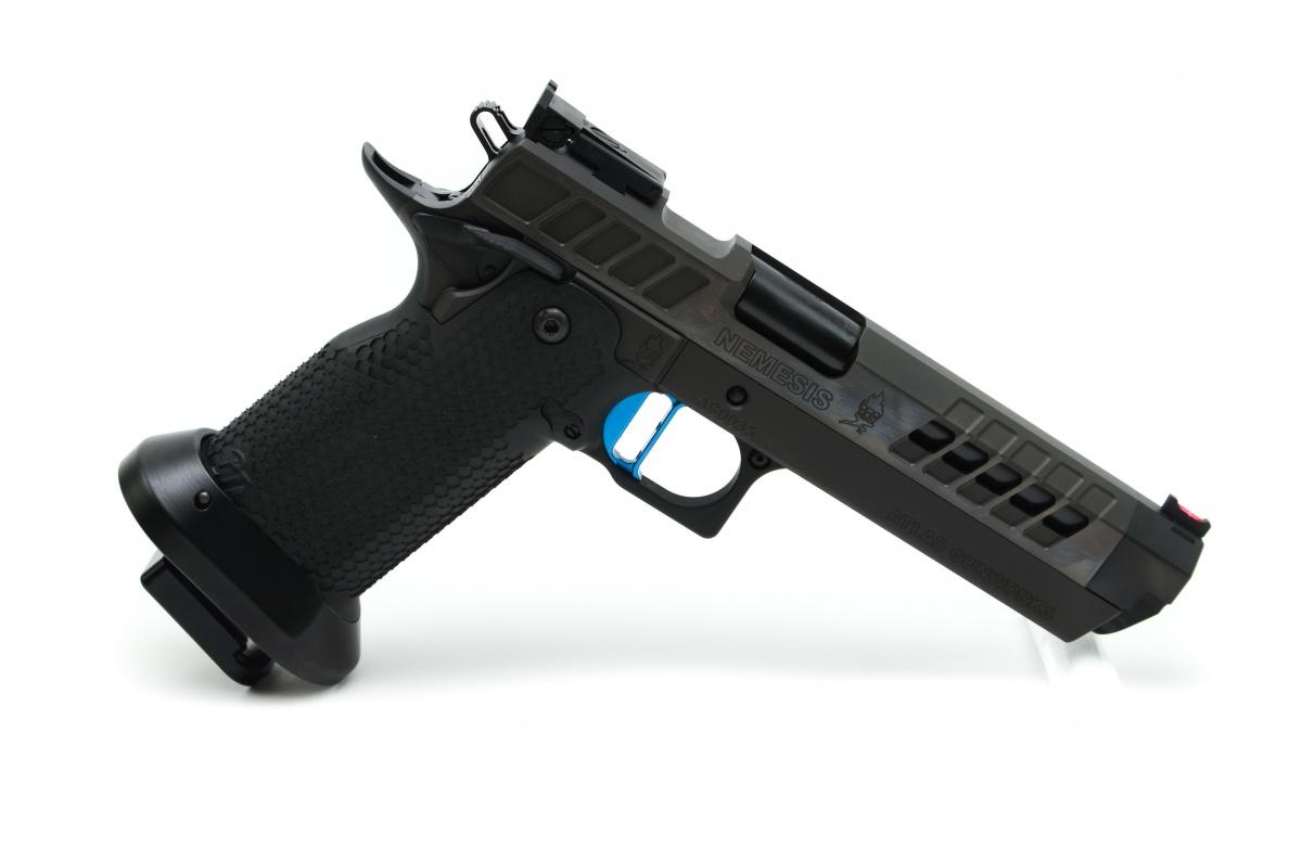Pistolety Nemesis kierowane są przez Atlas Gunworks do sportowców, a konkretnie do strzelców dywizji USPSA Limted, oraz osób startujących w zawodach 3-Gun. Co ciekawe, w informacjach podawanych przez producenta próżno szukać pojemności magazynków, zamiast nich podano ich długość - 140 mm.