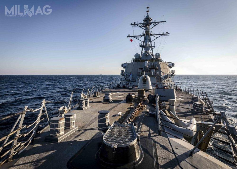 Amerykański niszczyciel rakietowy USS John S. McCain (DDG-56) wszedł na międzynarodowe wody Zatoki Piotra Wielkiego na Morzu Japońskim, do których prawa rości sobie Rosja / Zdjęcie: Mass Communication Specialist 2nd Class Markus Castaneda, US Navy