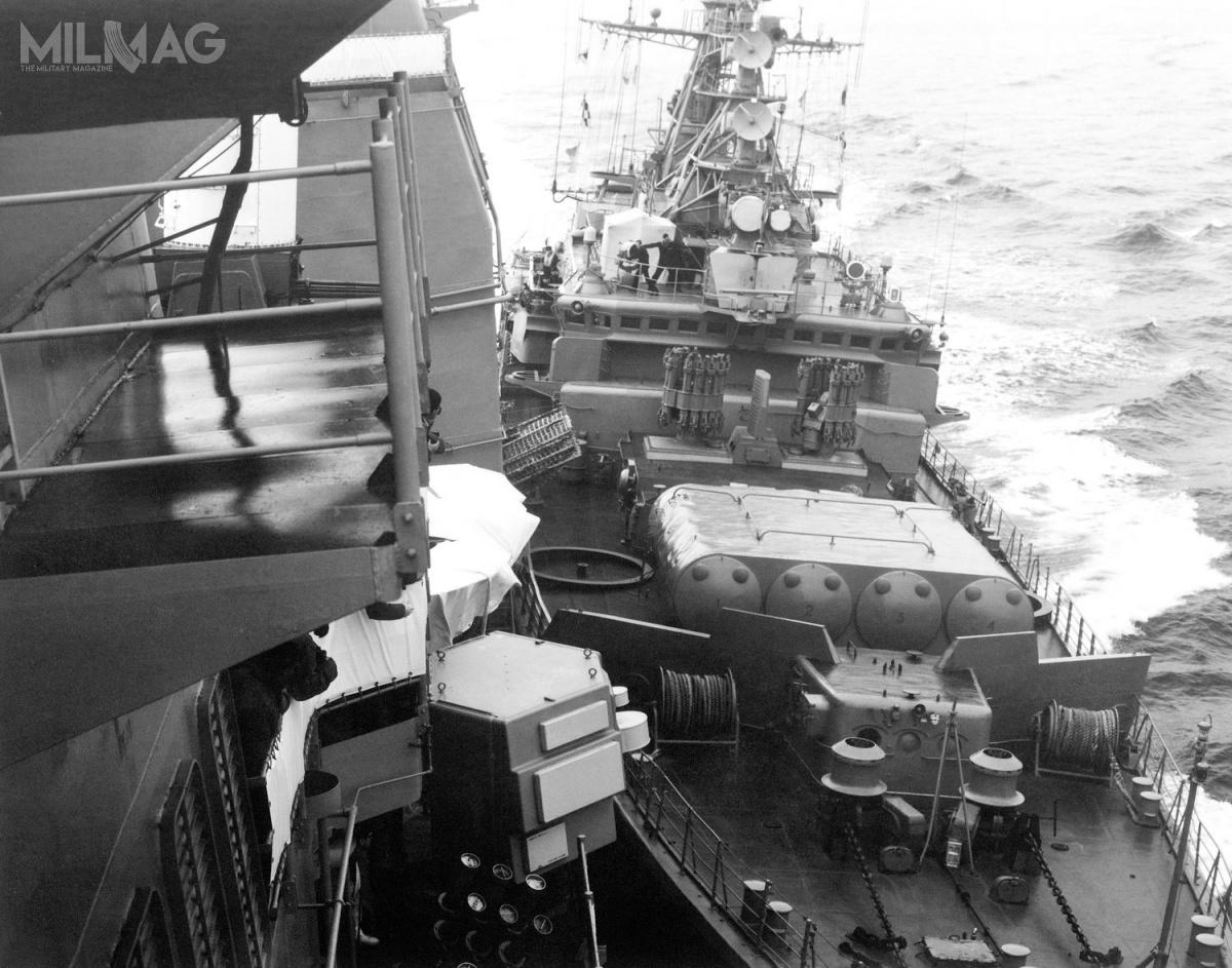 12 lutego 1988 amerykański krążownik rakietowy USS Yorktown został celowo staranowany przez radziecką fregatę rakietową Biezawietnyj, gdy ten wykonywał operację swobodnej żeglugi FONOP na Morzu Czarnym, zgodnie z prawem międzynarodowym / Zdjęcie: Departament Obrony USA