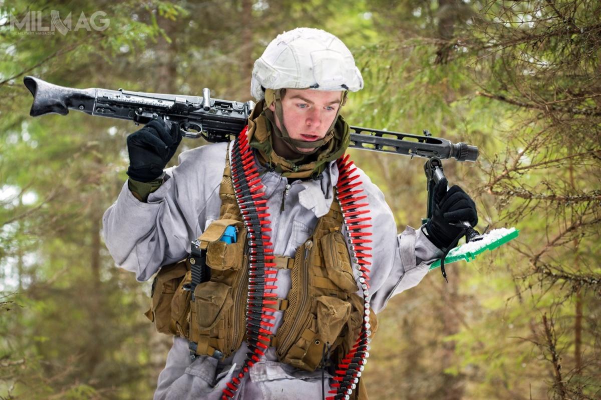 Norwegia rozpoczęła postępowanie na dostawę 7,62-mm ręcznych karabinów maszynowych. W grę wchodzi zakup od 1000 do 4000 konstrukcji o wartości 100-700 milionów koron. Nowa broń uzupełni w służbie 5,56-mm karabinki maszynowe FN Minimi (1,9 tysiąca tych konstrukcji zostało kupionych dla sił zbrojnych w 2010) oraz 7,62-mm uniwersalne karabiny maszynowe MG3 i FN MAG / Zdjęcia: Ole-Sverre Haugli/Forsvaret