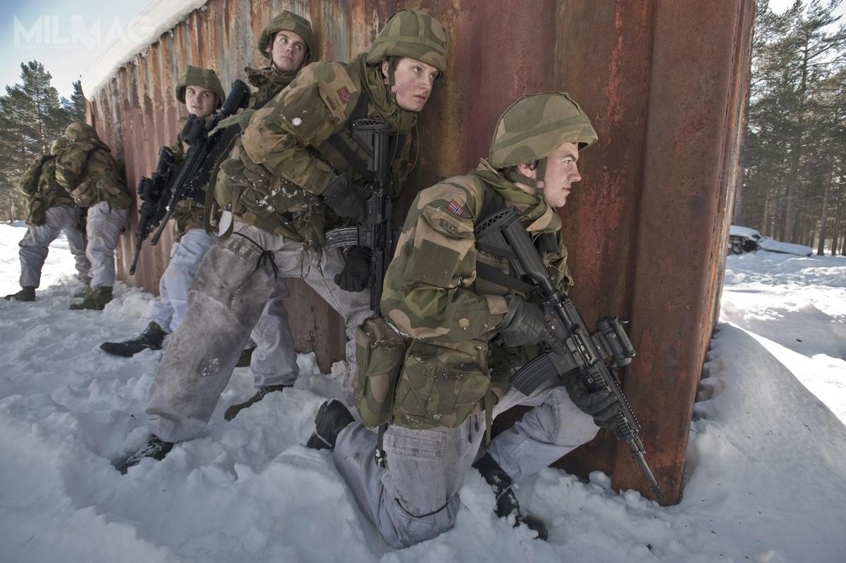 Norwegia była pierwszym państwem, które przyjęło HK416 do uzbrojenia. Umowę na dostawy 8,2 tys. karabinków podpisano 12 kwietnia 2007. Obecny kontrakt rozszerza dostawy HK416N do tego państwa / Zdjęcia: Norweskie siły zbrojne