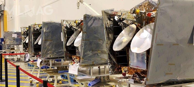 Każdy z satelitów OneWeb ma masę po około 150 kg. Konstelacja będzie operować na niskiej orbicie biegunowej na wysokości ok. 1200 km