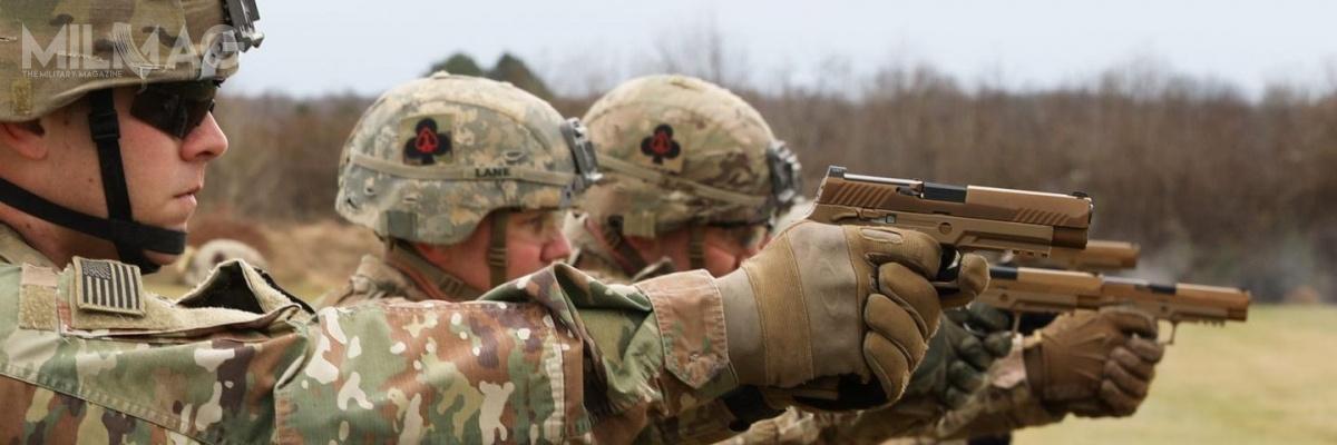 Pierwszą dostawę pistoletów M17 otrzymała w listopadzie 2017 101. Dywizja Powietrznodesantowa US Army. /Zdjęcie: US Army