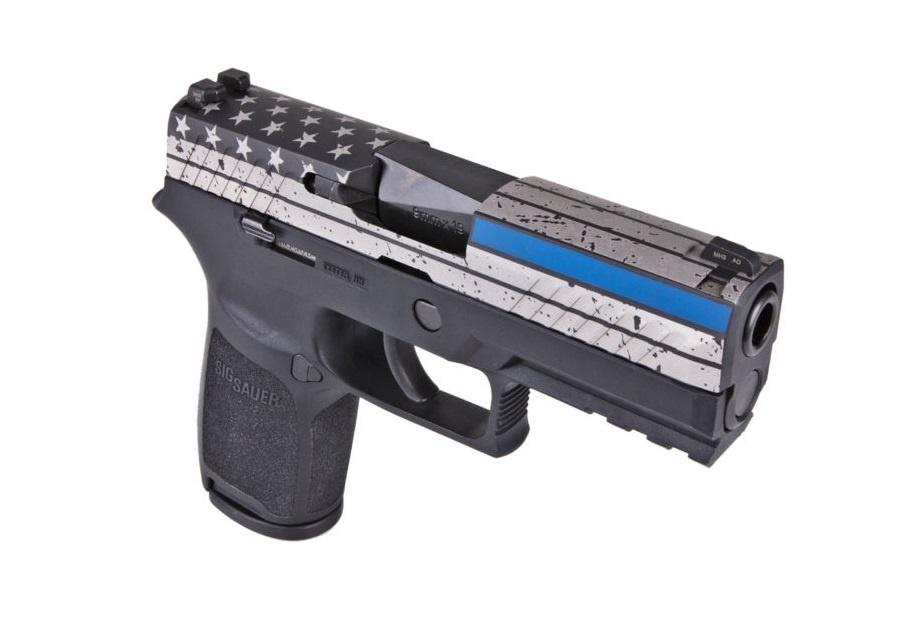Premiera pistoletów odbyła się podczas corocznych targów NAPED Annual General Meeting w dniach 8-10 czerwca. Pistolet SIG Sauer P302 TBL (Thin Blue Line), występuje tylko w wariancie Carry (ze skróconym zamkiem i chwytem pełnej długości). /Zdjęcie: SIG Sauer