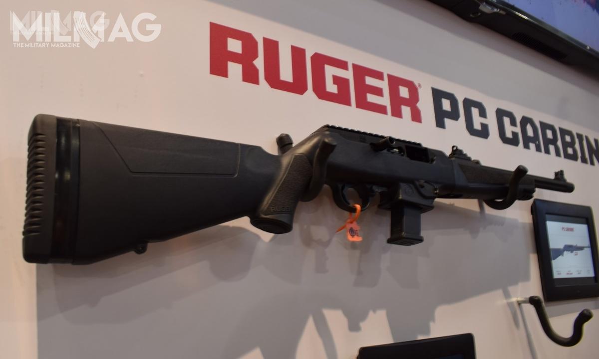 Ruger PC Carbine dostarczany jest do odbiorców z dwoma adapterami, dostosowanymi do przyjmowania magazynków zgodnych z pistoletami Glock, i Ruger Security 9 zasilanymi amunicją 9 mm x 19 Parabellum. /Zdjęcie: Celina Pawlik