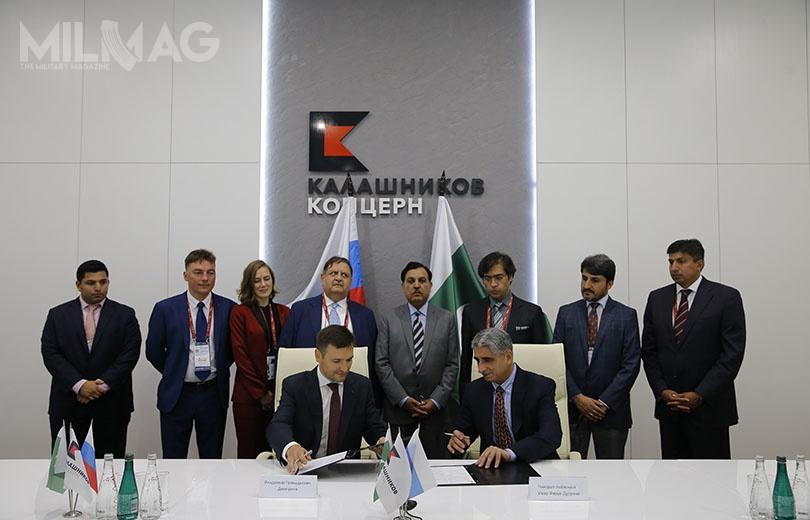 Podpisanie listu intencyjnego przez Koncern Kałasznikow i Pakistan Ordnance Factories / Zdjęcie: Koncern Kałasznikow
