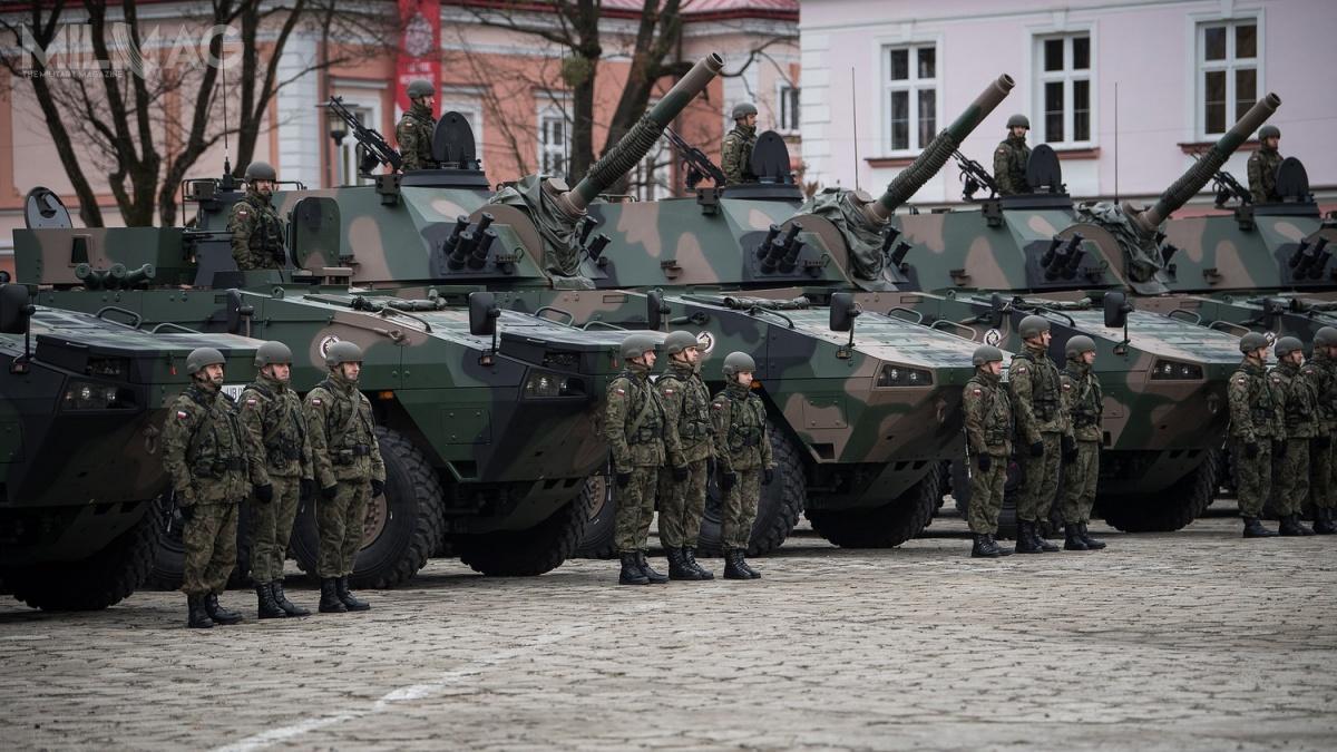 Podczas uroczystości przekazania V KMO M120K Rak, minister Obrony Narodowej Mariusz Błaszczak powiedział, że moździerze Rak powstały w wyniku polskiej myśli technicznej, projektów i działań podejmowanych przez polskich inżynierów.