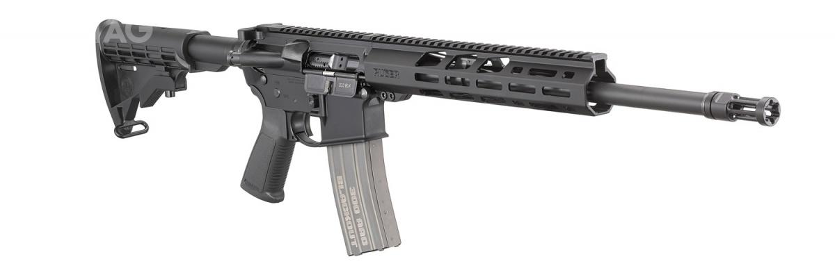Nowy karabinek samopowtarzalny Ruger AR-556 (Model 8530) do amunicji .300 Blackout charakteryzuje się masą 2,9 kg, długością 838-921 mm (kolba maksymalnie wsunięta/wysunięta), wysokością 3,26 kg / Zdjęcia: Ruger