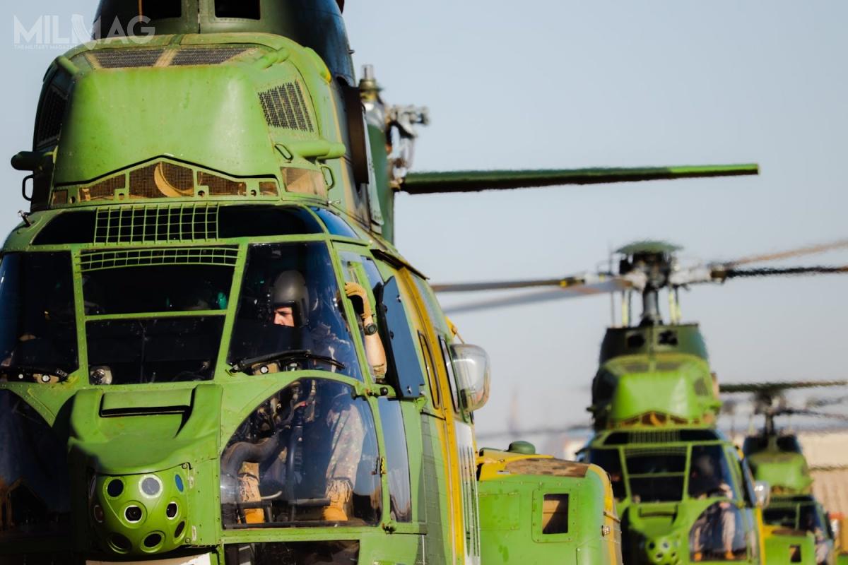 Trzy rumuńskie śmigłowce IAR-330 są w Bamako, gdzie przygotowuje się je do transportu do kraju. Czwarty statek powietrzny tego typu, który współtworzył komponent lotniczy kontyngentu i został poważnie uszkodzony w wyniku burzy piaskowej latem br., został odesłany do kraju 23 października na pokładzie ciężkiego samolotu transportowego C-17 Globemaster III. Rumuńskie śmigłowce wylatały na misji w Mali ponad 1250 h / Zdjęcia: MO Rumunii