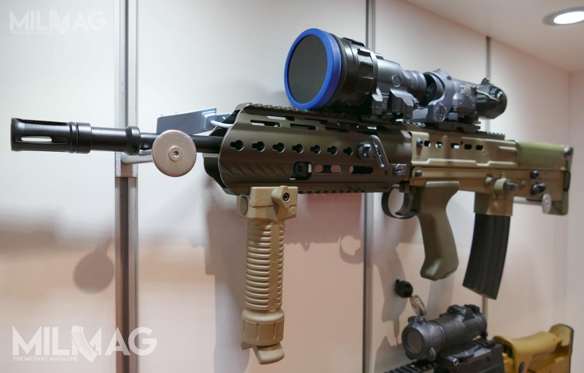 Pierwsze 5 tys. zmodernizowanych 5,56-mm karabinków automatycznych L85A3 zostało wyprodukowanych przez niemieckie zakłady Heckler & Koch. Brytyjczycy zamówili kolejną partię 5 tys. sztuk tej broni, które będą częściowo modyfikowane w Wielkiej Brytanii w Nottingham / Zdjęcia: Remigiusz Wilk