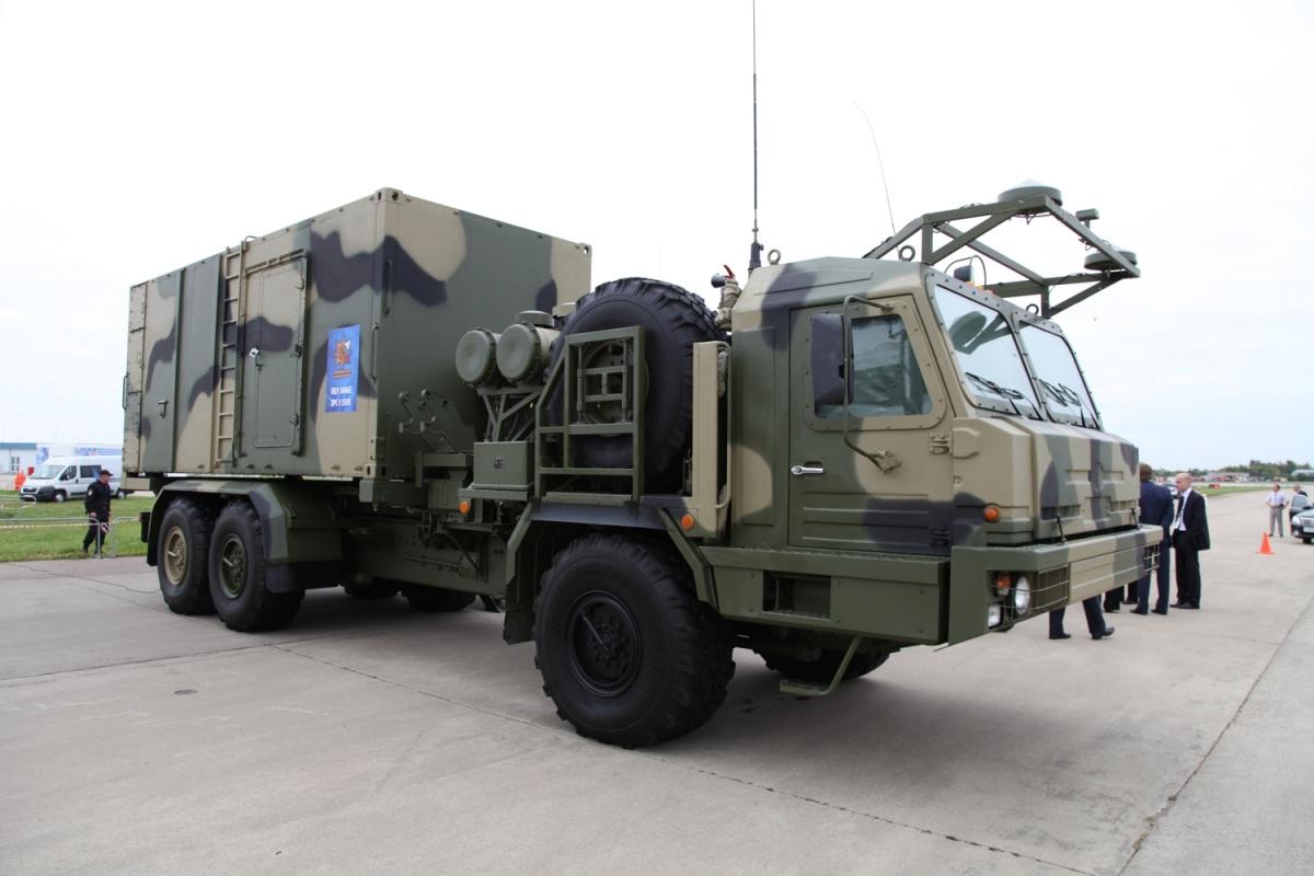 Pojazd dowodzenia i kontroli PBU 50K6A został posadowiony na podwoziu  BAZ-69092-12 6x6. Komunikację z pozostałymi elementami systemu S-350E zapewnia stacja łączności 50R6