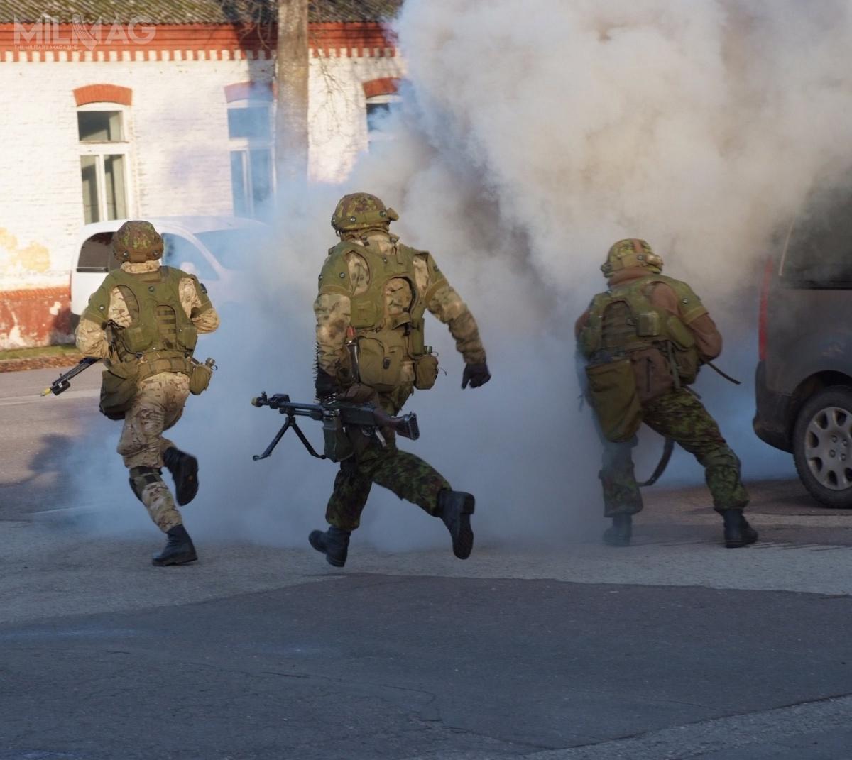 Saab od lat specjalizuje się w laserowych systemach szkoleniowych. Oferuje zarówno zestawy indywidualne pozwalające na ćwiczenie pojedynczym żołnierzom jak i model do zabudowy na pojazdach, BT46. Ten ostatni został dostarczony do odbiorców w ponad 20 krajach /Zdjęcia: Saab