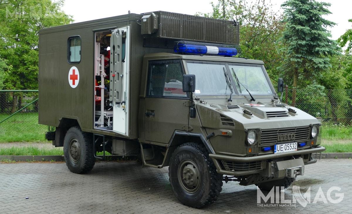 Wojsko Polskie szuka następców wprowadzonych od grudnia 2000 samochodów sanitarnych wielonoszowych Iveco 40E12WM 4x4, kupowanych od 2002 SCAM SM T-50 4x4 (w związku z problemami w dostawach podwozi) i nabywanych od 2008 Iveco 40E13WM 4x4 / Zdjęcie: Remigiusz Wilk