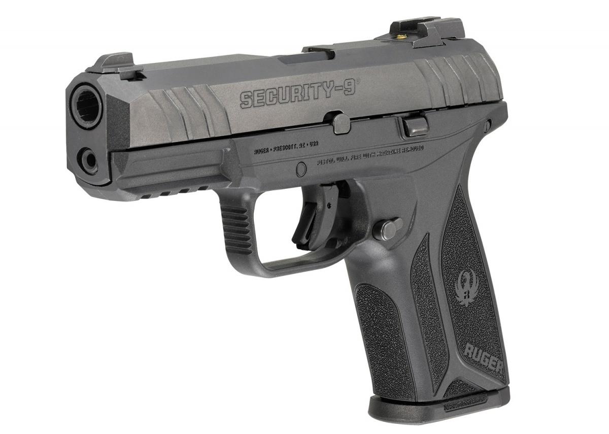 Sturm, Ruger & Co. oferuje dwa modele 9-mm pistoletów samopowtarzalnych: Security-9 Pro (na zdjęciu) i Security-9 Pro Compact. Jedyną różnicą zauważalną dla strzelca jest brak w nich zewnętrznego bezpiecznika nastawnego, w standardowych odmianach mocowanego z lewej strony nad chwytem pistoletowym