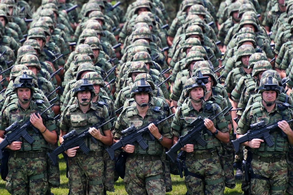 Serbowie zdecydowali się o zakupie pierwszej partii 740 karabinków FN SCAR-L w odmianach CQC i STD, które ma uzupełnić dodatkowe 2 tys. tych konstrukcji strzeleckich / Zdjęcie: Serbskie wojska lądowe