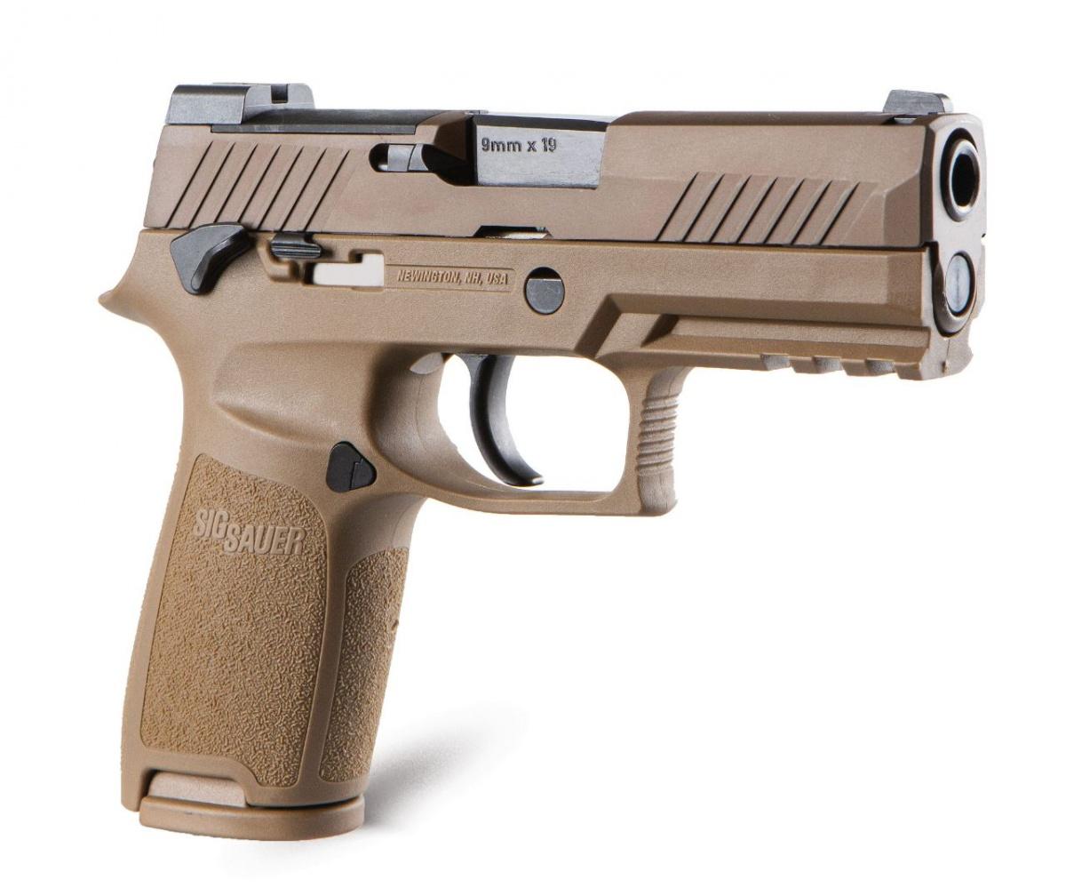 Przeznaczony na rynek cywilny pistolet samopowtarzalny P320-M18 wyposażony jest w 99-mm lufę, kompaktowy (Compact) płaszcz szkieletu i chwyt wielkości Carry. W przedniej części szkieletu znajduje się szyna akcesoryjna Picatinny/MIL-STD-1913. Długość całkowita broni to 188 mm, szerokość 41 mm, wysokość 140 mm. Masa pistoletu to 797 g / Zdjęcia: SIG Sauer