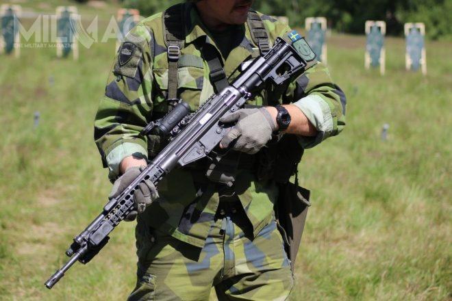 Spółka Spuhr i Dalby AB została założona w 2007 przez Håkana Spuhra, oferując projektowanie i produkcję  łóż, kolb i innych dodatków do broni strzeleckiej, znanym głównie z montaży do celowników optycznych i optoelektronicznych dla odbiorców wojskowych, policyjnych i cywilnych / Zdjęcie: szwedzkie siły zbrojne