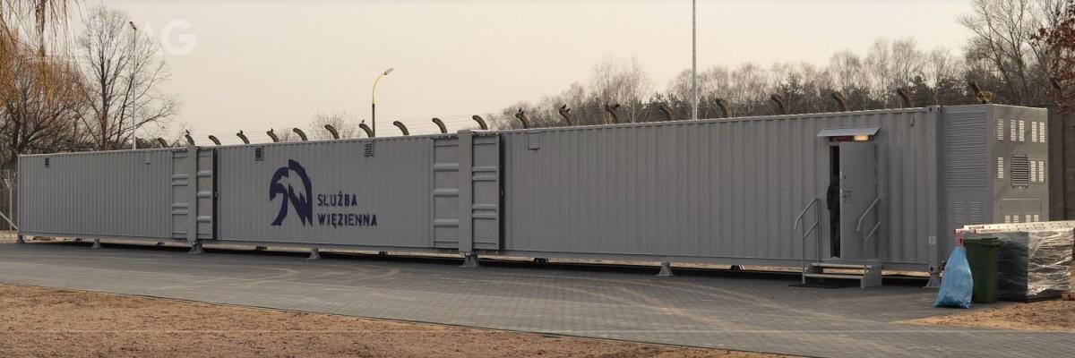 Biorąc pod uwagę wymagania, najbardziej prawdopodobnym kandydatem, który dostarczy strzelnicę są Zakłady Mechaniczne Tarnów, które zbudowały już blisko 20 obiektów tego typu. Na zdjęciu dostawa Krytej Mobilnej Strzelnicy Kontenerowej do Służby Więziennej w marcu 2017 / Zdjęcia: ZMT
