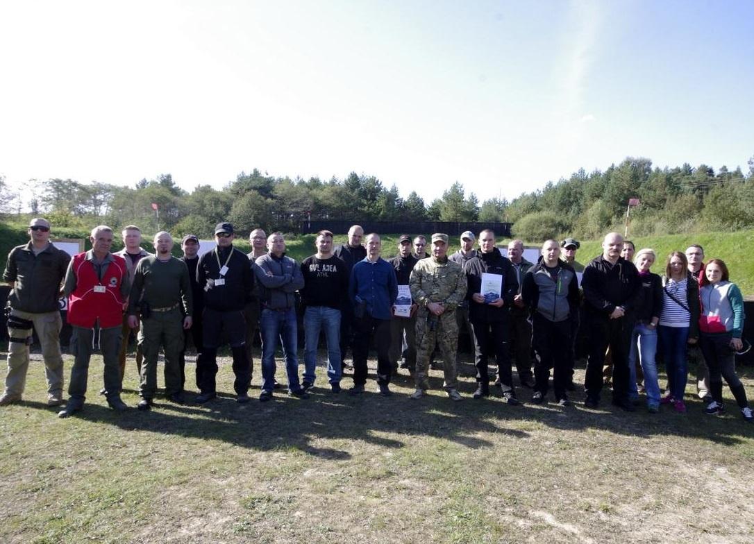 Łącznie w imprezie wzięło udział ponad 30 uczestników – funkcjonariuszy Służby Więziennej, Policji, Straży Granicznej, Straży Pożarnej a także przedstawicieli Ligi Obrony Kraju /Zdjęcia: Jarosław Wójtowicz
