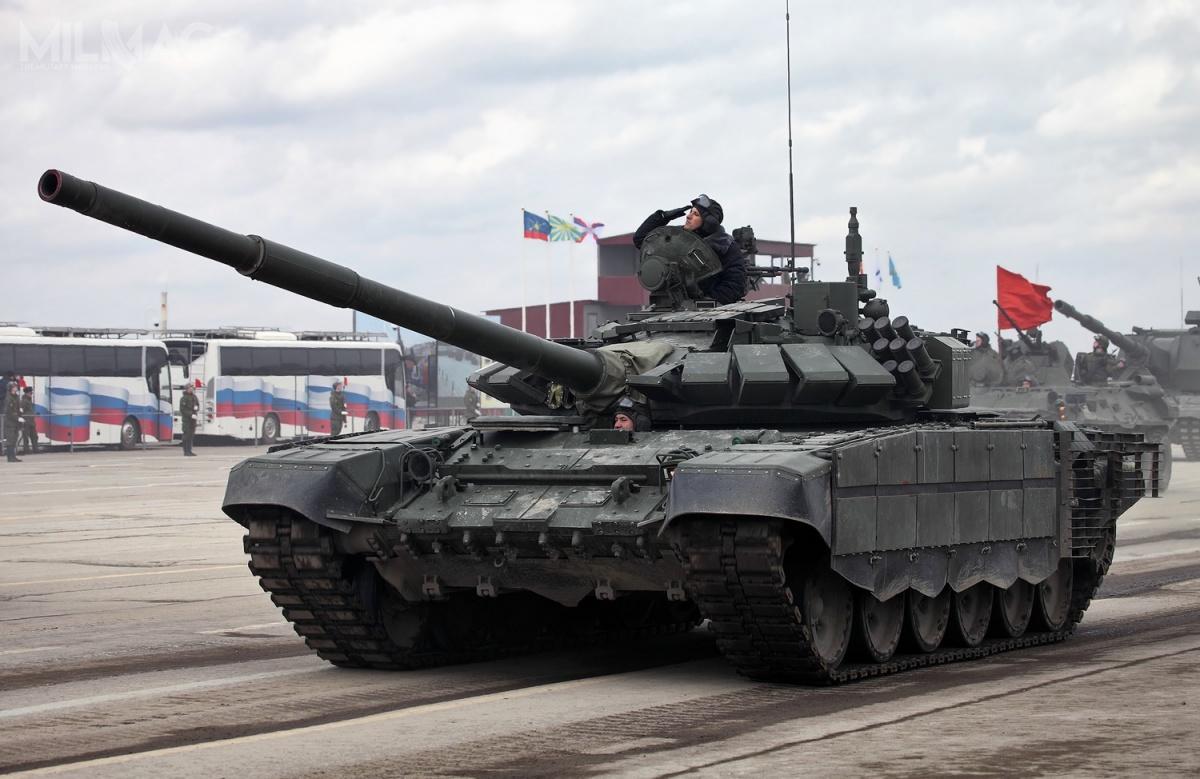 Pakiet modernizacyjny T-72B3 zwiększa możliwości ogniowe (precyzję, szybkostrzelność i trwałość armaty), mobilność (w tym niezawodność napędu) i ochronę balistyczną białoruskich czołgów. /Zdjęcie: Witalij W. Kuźmin