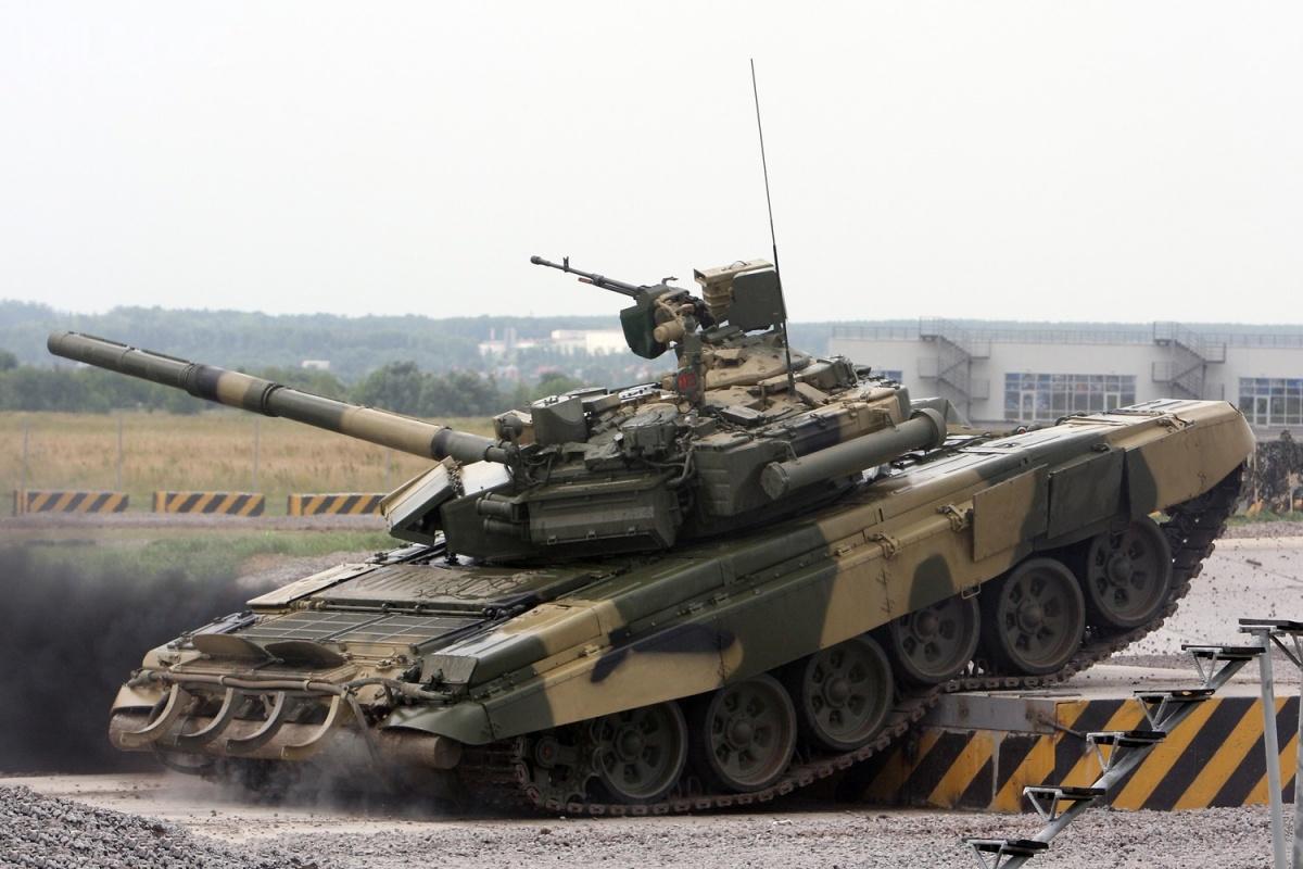 T-90S to eksportowa wersja czołgu T-90A, która powstała aby sprostać szczególnym wymaganiom użytkowników azjatyckich / Zdjęcie: Witalij W. Kuźmin