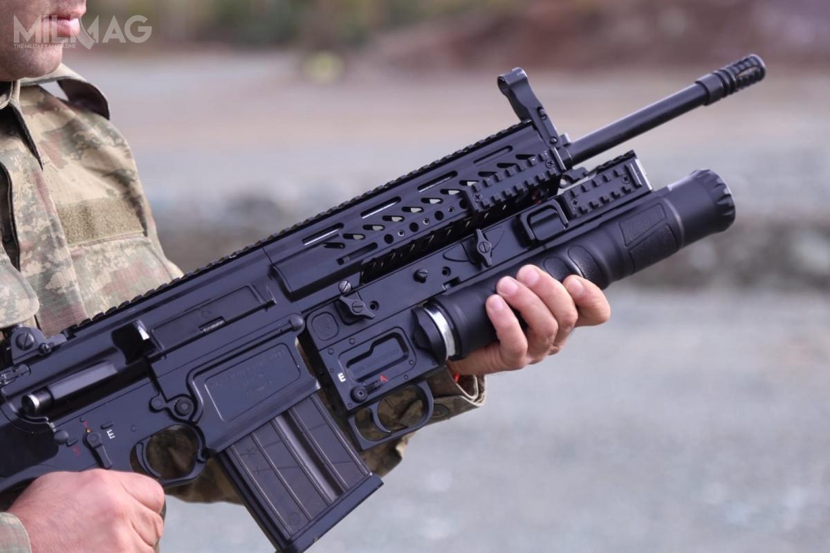 Tureckie siły zbrojne odebrały dostawę pięciuset 40-mm granatników jednostrzałowych AK40-GL. Broń występuje w odmianie samodzielnej i podwieszanej pod karabiny MPT-76 i karabinki MPT-55