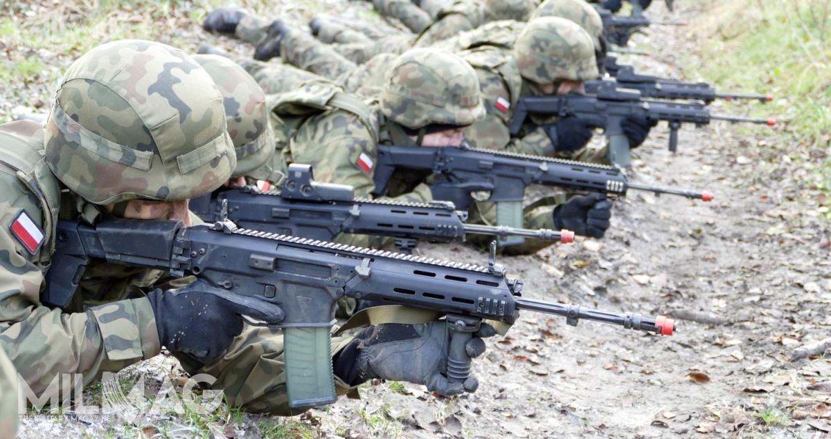 Dokładnie rok temu 30 listopada 2017 do Wojsk Obrony Terytorialnej trafiły pierwsze karabinki Grot. Rok to wystarczający czas, aby kadra WOT i żołnierze Terytorialnej Służby Wojskowej mogli zapoznać się z nowym uzbrojeniem strzeleckim. Na prośbę Magazynu Militarnego MILMAG przedstawiciele dowództwa Wojsk Obrony Terytorialnej przekazali informacje dotyczące dotychczasowych problemów z karabinkami zgłaszanymi przez żołnierzy