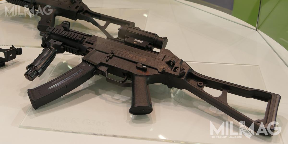 Pistolet maszynowy H&K UMP9 (Universale Maschinenpistole) francuskiej policji zaprezentowany na stoisku Ministerstwa Spraw Wewnętrznych Republiki Francuskiej na targach Milipol / Zdjęcie: Remigiusz Wilk