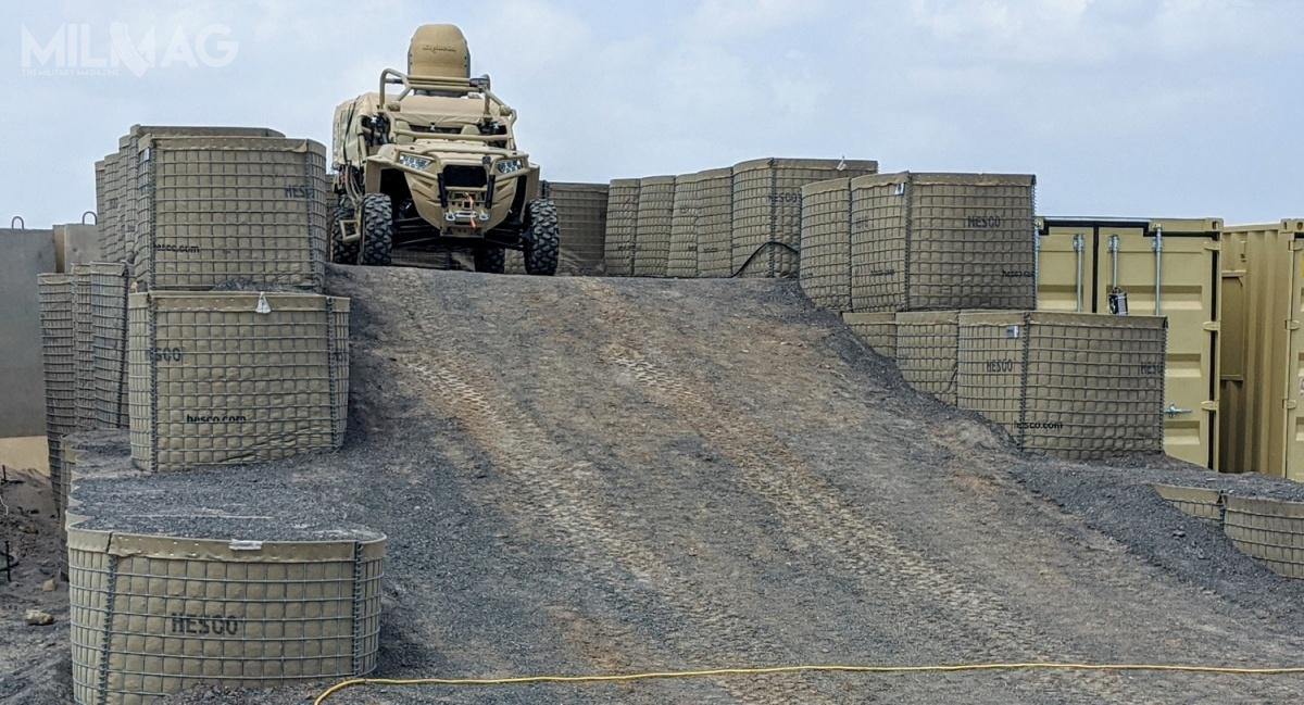 AFRL na potrzeby testów polowych zamówiło trzy zestawy systemu laserowego wysokiej mocy Raytheon HELWS, posadowionego na czterokołowcu Polaris MRZR 4