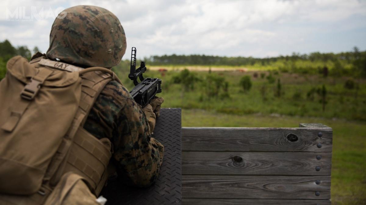 W odróżnieniu od M203, do M320A1 nie trzeba osobno montować celownika, jest on mocowany na komorze zamkowej z boku. Granatnik jest ładowany przez odchylenie lufy w lewo, co pozwala używać dłuższych nabojów granatnikowych, w tym amunicji specjalnej (oświetlającej, dymnej, obezwładniającej czy obserwacyjnej z kamerą)