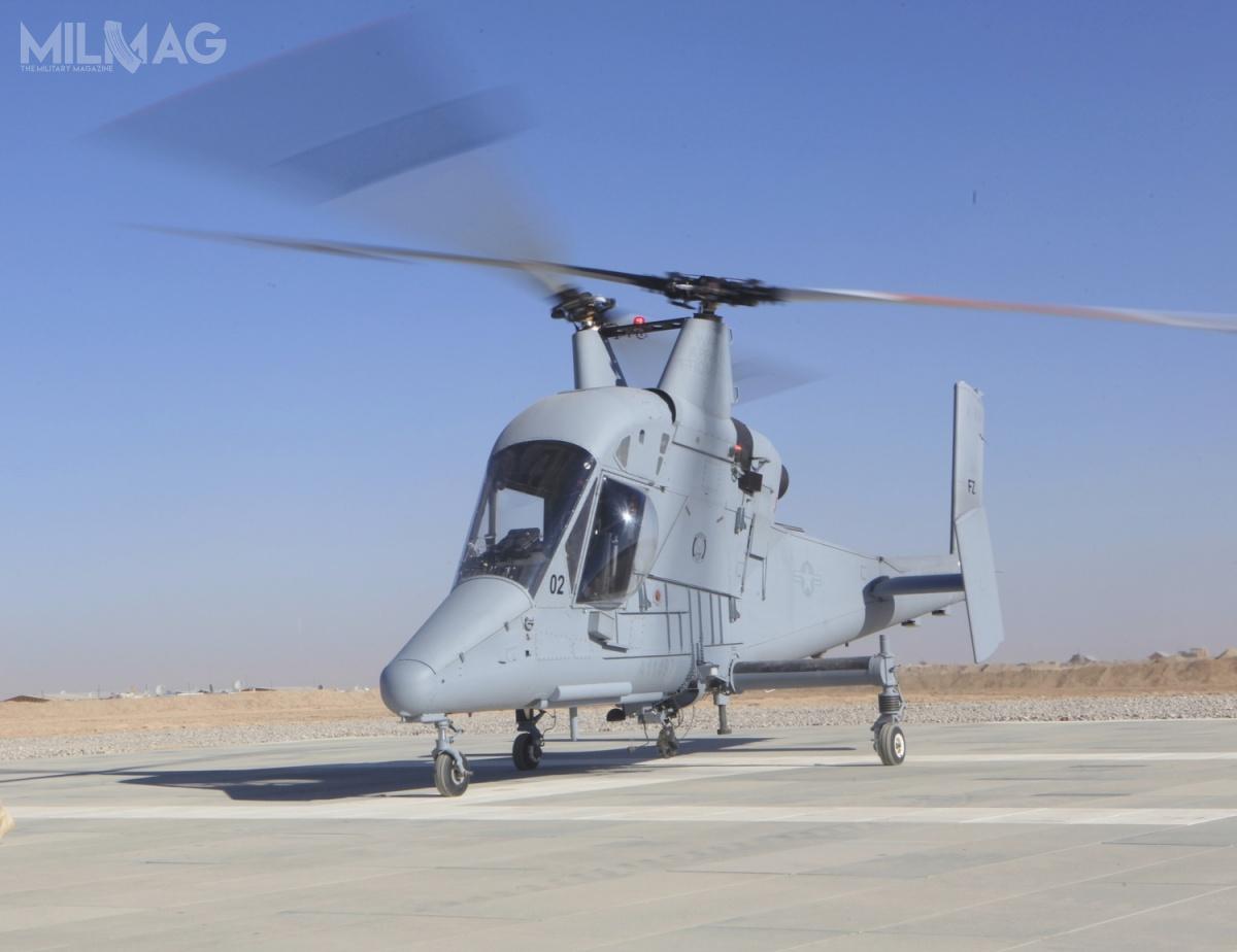 Prace nad bezzałogowym wariantem K-Max dla USMC rozpoczęto w 2007 i powierzono je koncernowi Lockheed Martin. 17 grudnia 2011 dwa wiropłaty rozpoczęły loty specjalne nad Afganistanem. Trzeci służył do testów dostarczania ładunków z wysoką precyzją (do 3 metrów), które odbyły się w USA. Jeden z nich rozbił się w Afganistanie 5 czerwca 2013. W 2015 Kaman Aerospace wznowiła produkcję załogowych wiropłatów, wstrzymaną w 2003. Od 2020 wariant bezzałogowy będzie oferowany na rynek cywilny, podobnie jak wcześniej załogowy / Zdjęcie: USMC