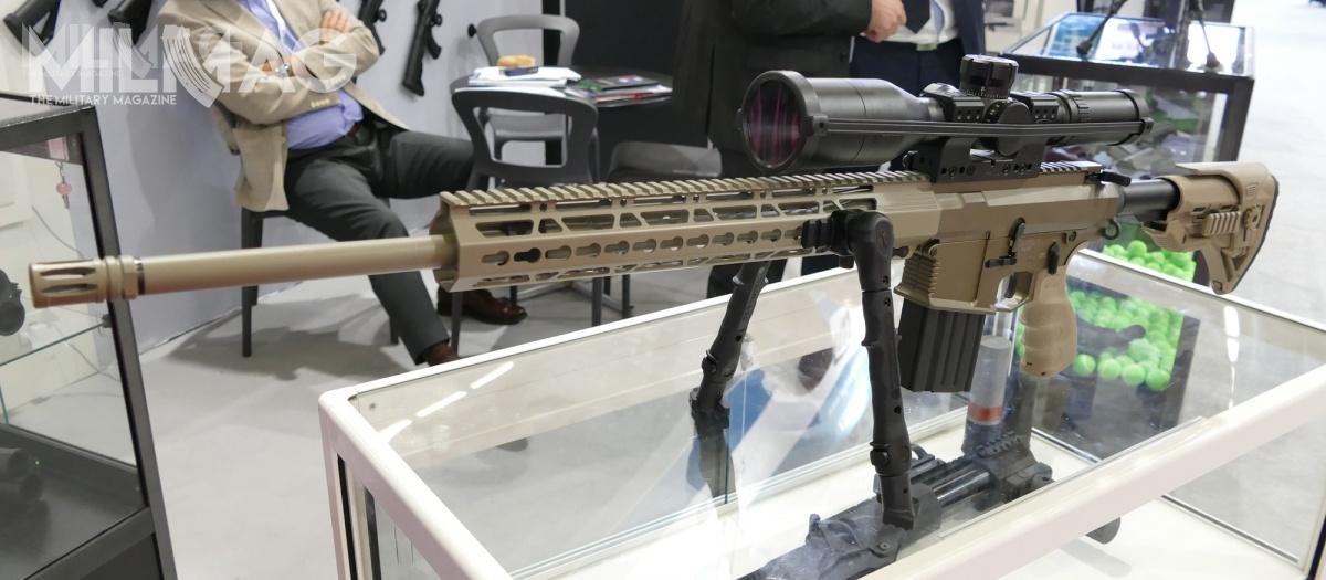 Zaprezentowany na targach Eurosatory prototyp samopowtarzalnego karabinu wyborowego VCD-10 opracowany przez Verney-Carron Defense. Niezależnie od wyniku postępowania, które ma rozpocząć się w 2018, broń ma trafić też na rynek służb mundurowych i cywilny / Zdjęcie: Remigiusz Wilk