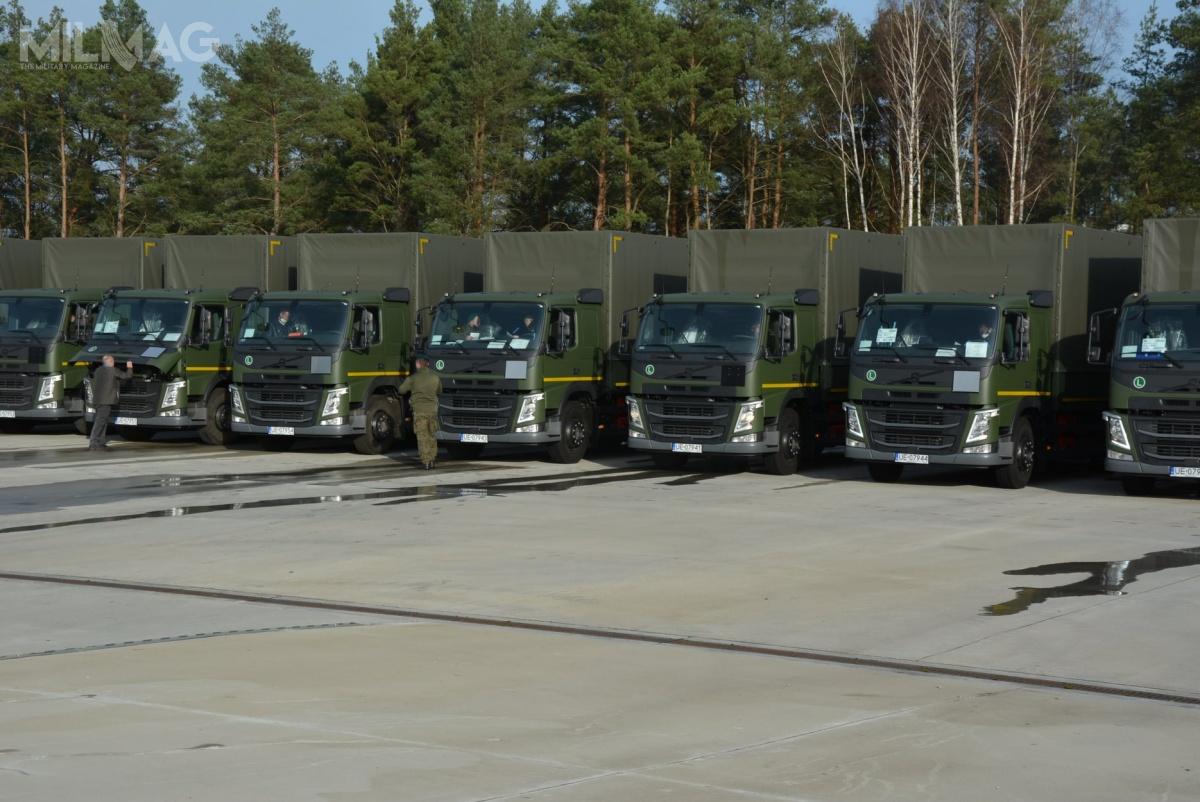 W ramach pierwszego postępowania zamówiono 30 samochodów ogólnego przeznaczenia dużej ładowności Volvo FM/VTJ3R, nie wykorzystując prawa opcji na 11 kolejnych.