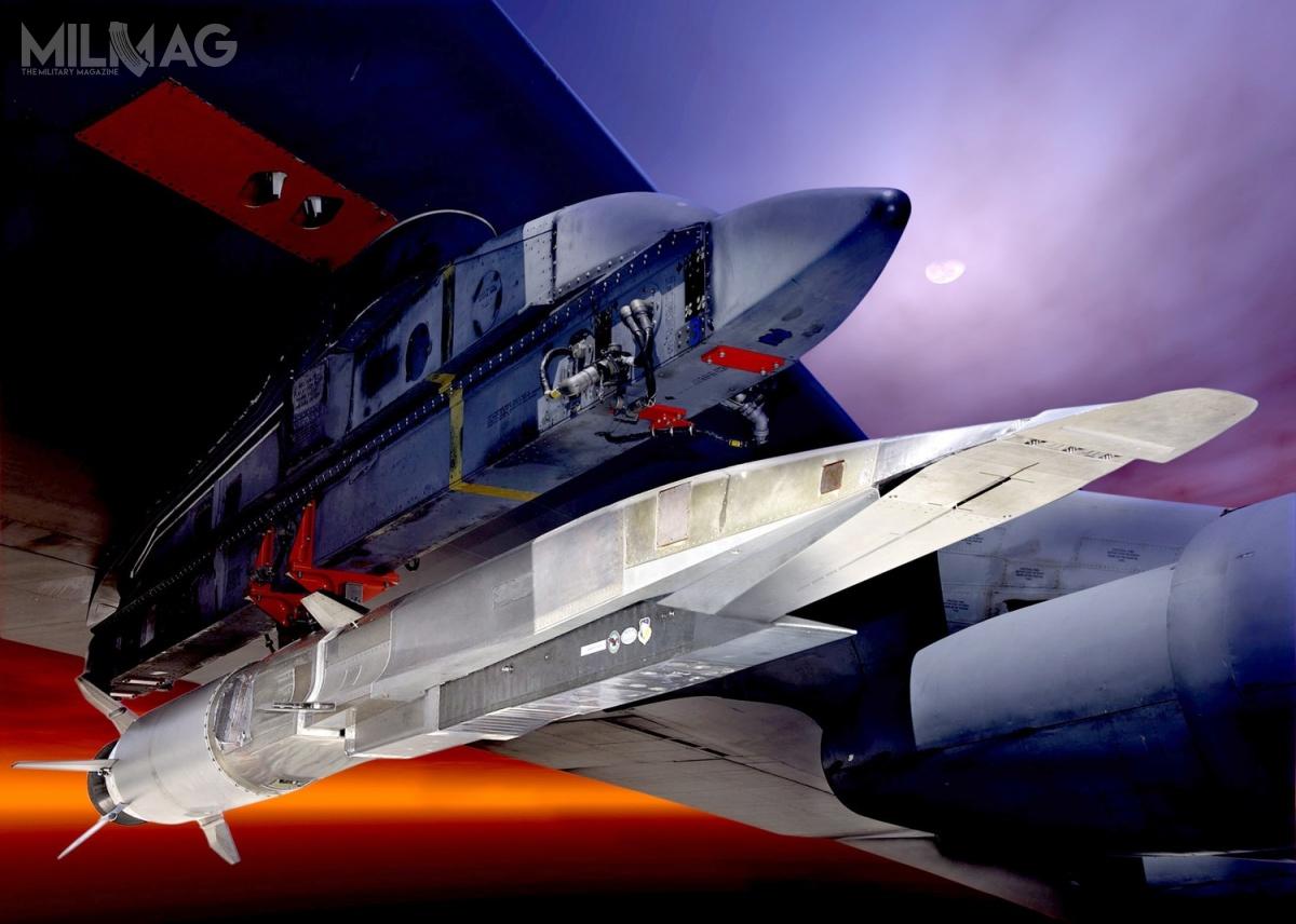 Eksperymentalny pocisk hipersoniczny Boeing X-51A WaveRider o napędzie strumieniowym Pratt & Whitney Rocketdyne SJY61, zdolny do osiągania prędkości Ma 6. Tutaj został umieszczony pod skrzydłem bombowca strategicznego B-52H /Zdjęcie: USAF.