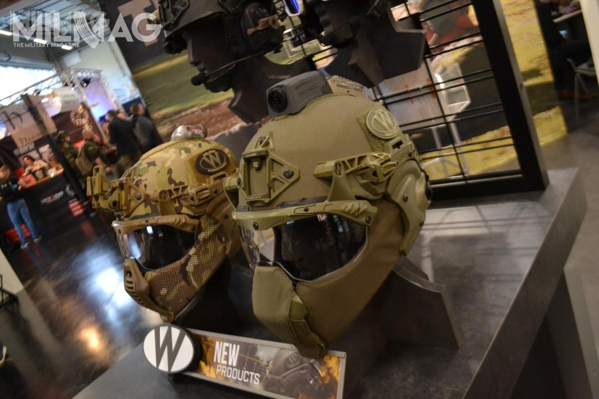 Szeroki wachlarz systemów montażowych pozwala na mocowanie wizjerów, osłon twarzy, a także kamer, oświetlenia, znaczników IR i oznaczeń identyfikacyjnych.