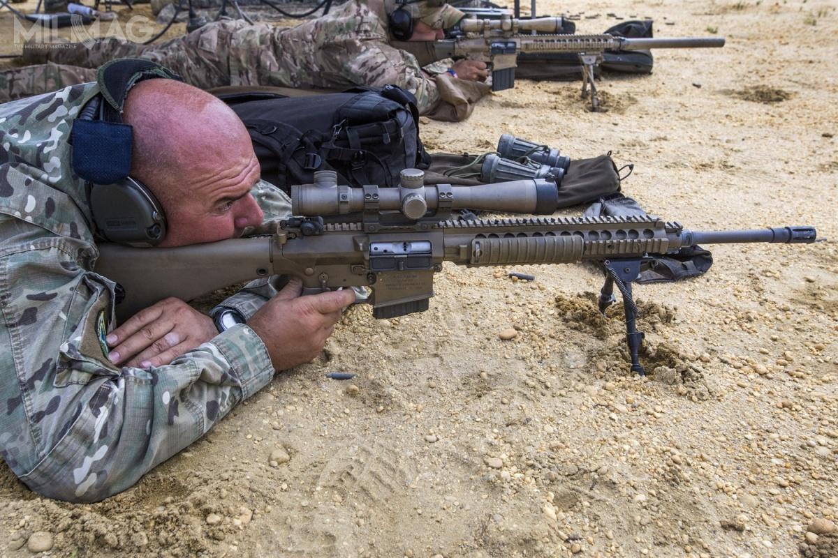 Karabin wyborowy M110 SASS do amunicji 7,62 mm x 51 NATO został przyjęty do uzbrojenia US Army we wrześniu 2005 roku. Broń wybrano w ramach programu Semi-Automatic Sniper System jako następcę powtarzalnych karabinów M24. / Zdjęcie: Mark C. Olsen, NJNG