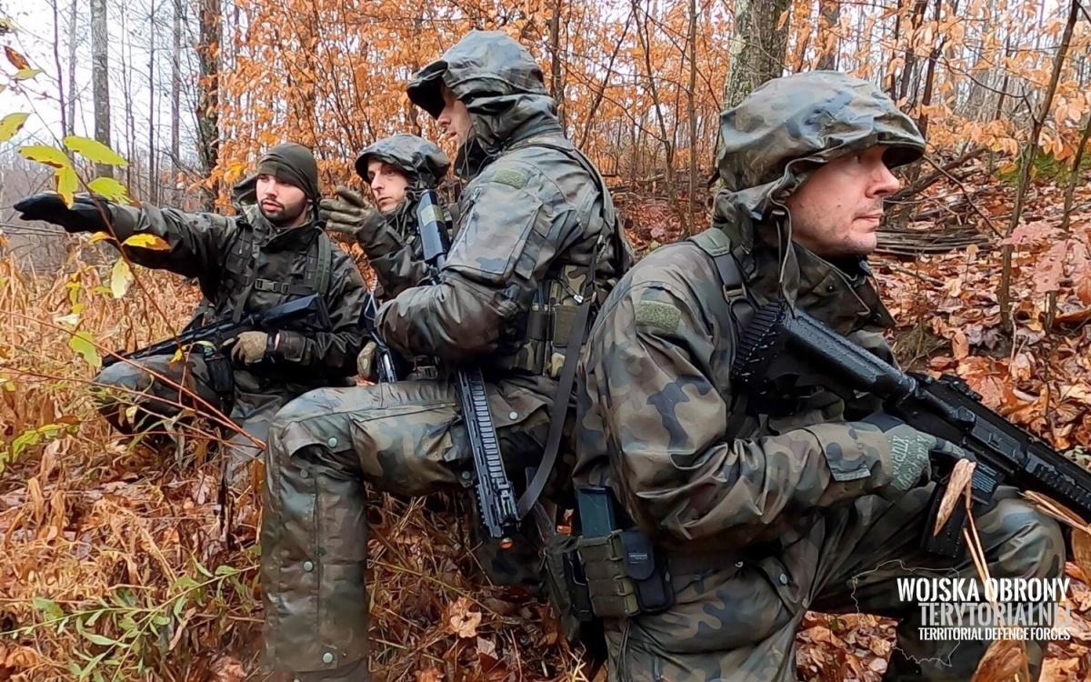 Żołnierze WOT szkolili się w działaniach nieregularnych z Grupą Operacji Specjalnych Gwardii Narodowej Stanu Wirginia Zachodnia w górach w rejonie miejscowości Elkins.