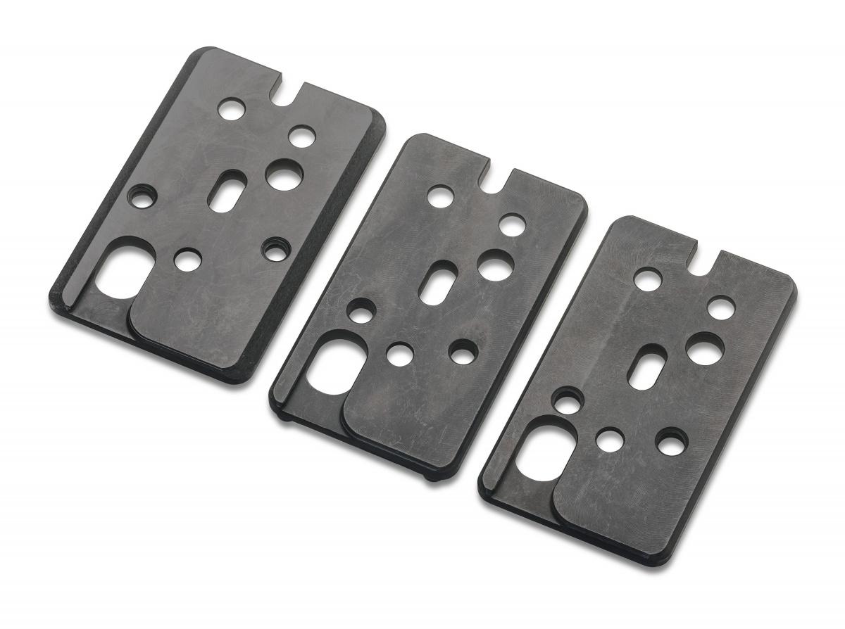 Trzy adaptery dostarczane z pistoletem umożliwiają zamocowanie co najmniej siedmiu modeli celowników kolimatorowych z różnych przedziałów cenowych.