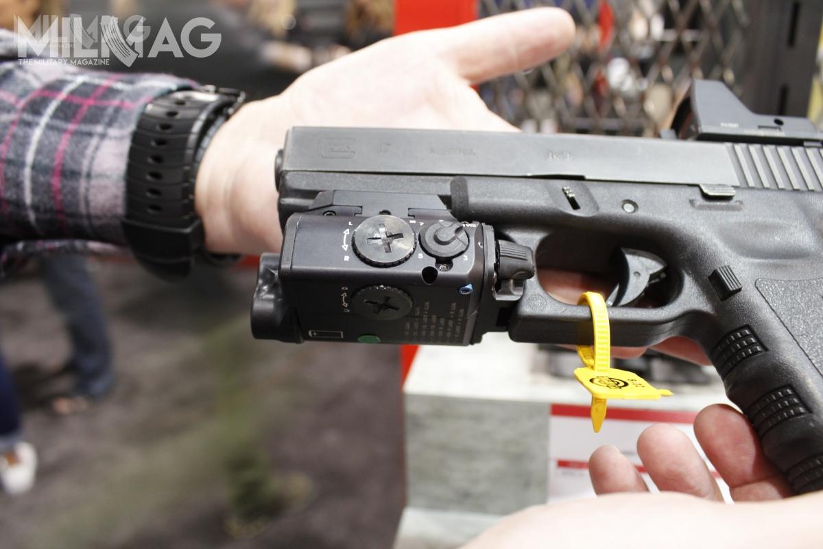 Surefire zaprezentował w Las Vegas rozwijane od kliku lat kompaktowe urządzenie oświetleniowo celownicze XVL2.