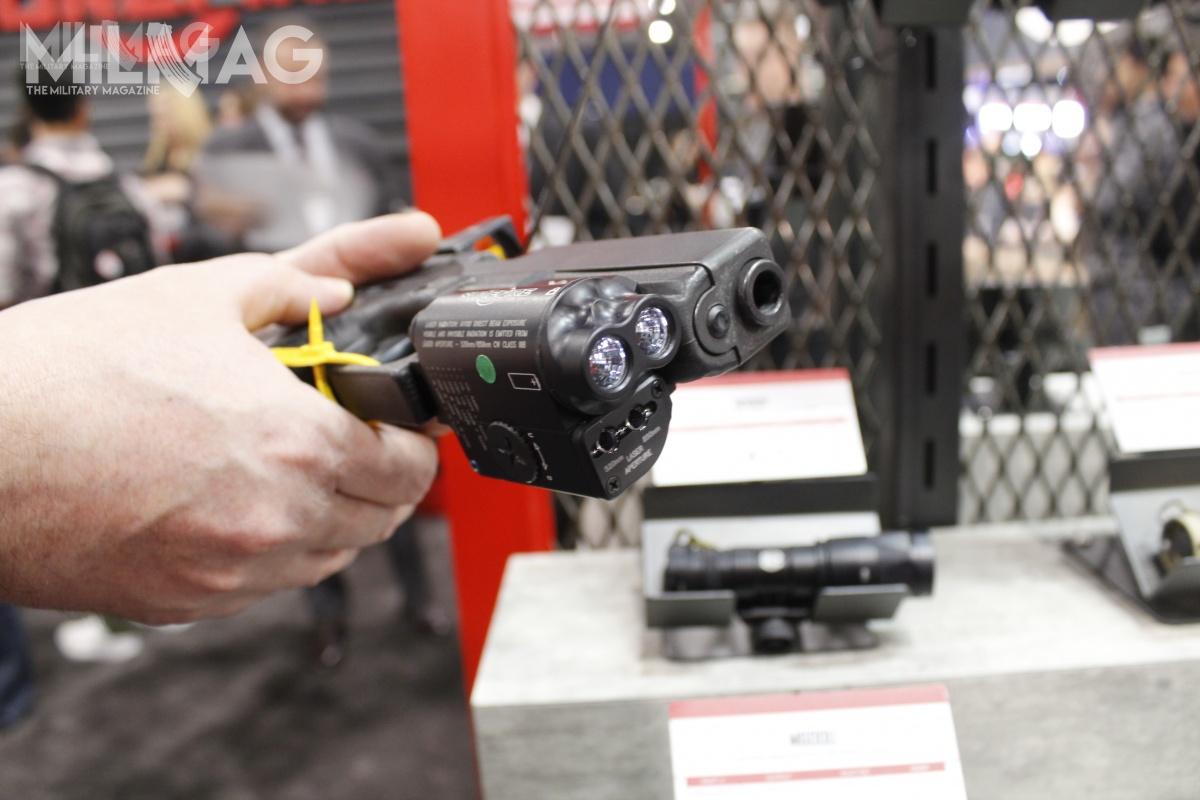 Zasilanie to pojedyncza bateria CR123 zapewniająca czas pracy na poziomie 1,5h. Producent nie podaje jednak przy użyciu której z funkcji. /Zdjęcia: Celina Pawlik