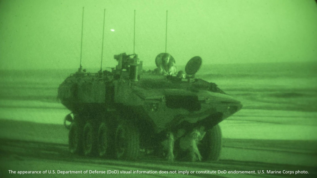 Spółka BAE Systems Land & Armaments LP dostarczyła na testy amerykańskiemu Korpusowi Piechoty Morskiej pierwszy pływający pojazd dowódczy ACV-C / Zdjęcie: USMC